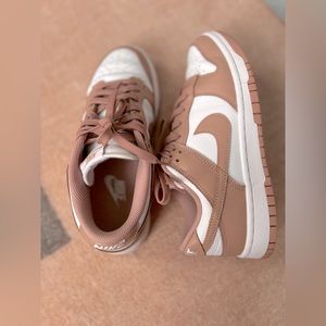 Nike Dunk Low Basketball Sneaker (Women)
 
WHITE/ ROSE WHISPER, Size 8.5M